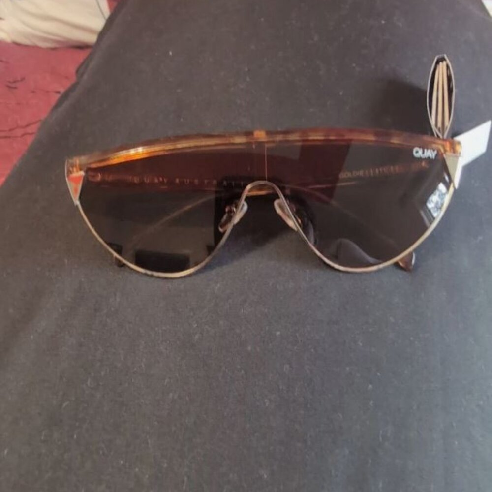 QUAY AUSTRALIA ELLE FERGUSON SUNGLASSES